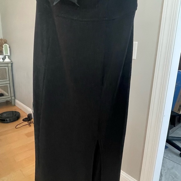 Like new, slit in the side, feathers around the top - Picture 4 of 6